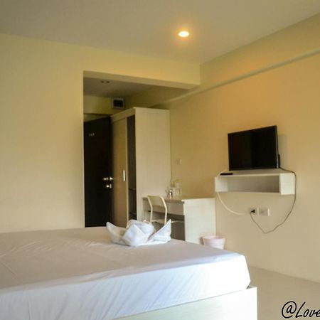Sixty Star Love Place Hotel Bangkok Exterior photo