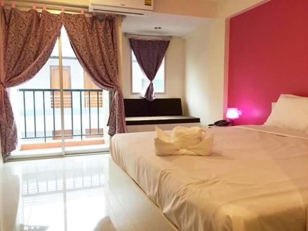Sixty Star Love Place Hotel Bangkok Exterior photo