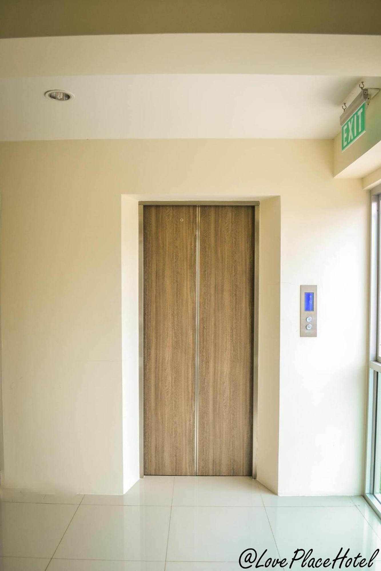 Sixty Star Love Place Hotel Bangkok Exterior photo