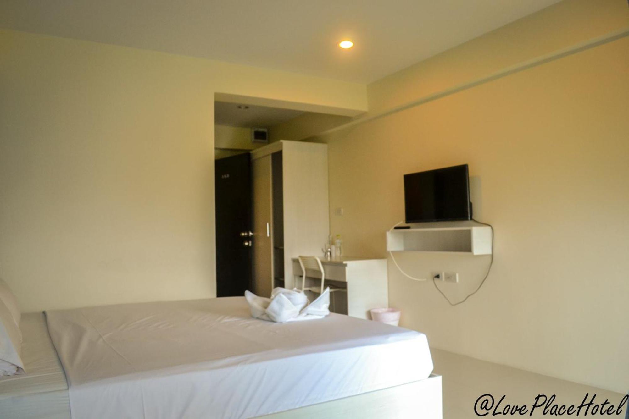 Sixty Star Love Place Hotel Bangkok Exterior photo
