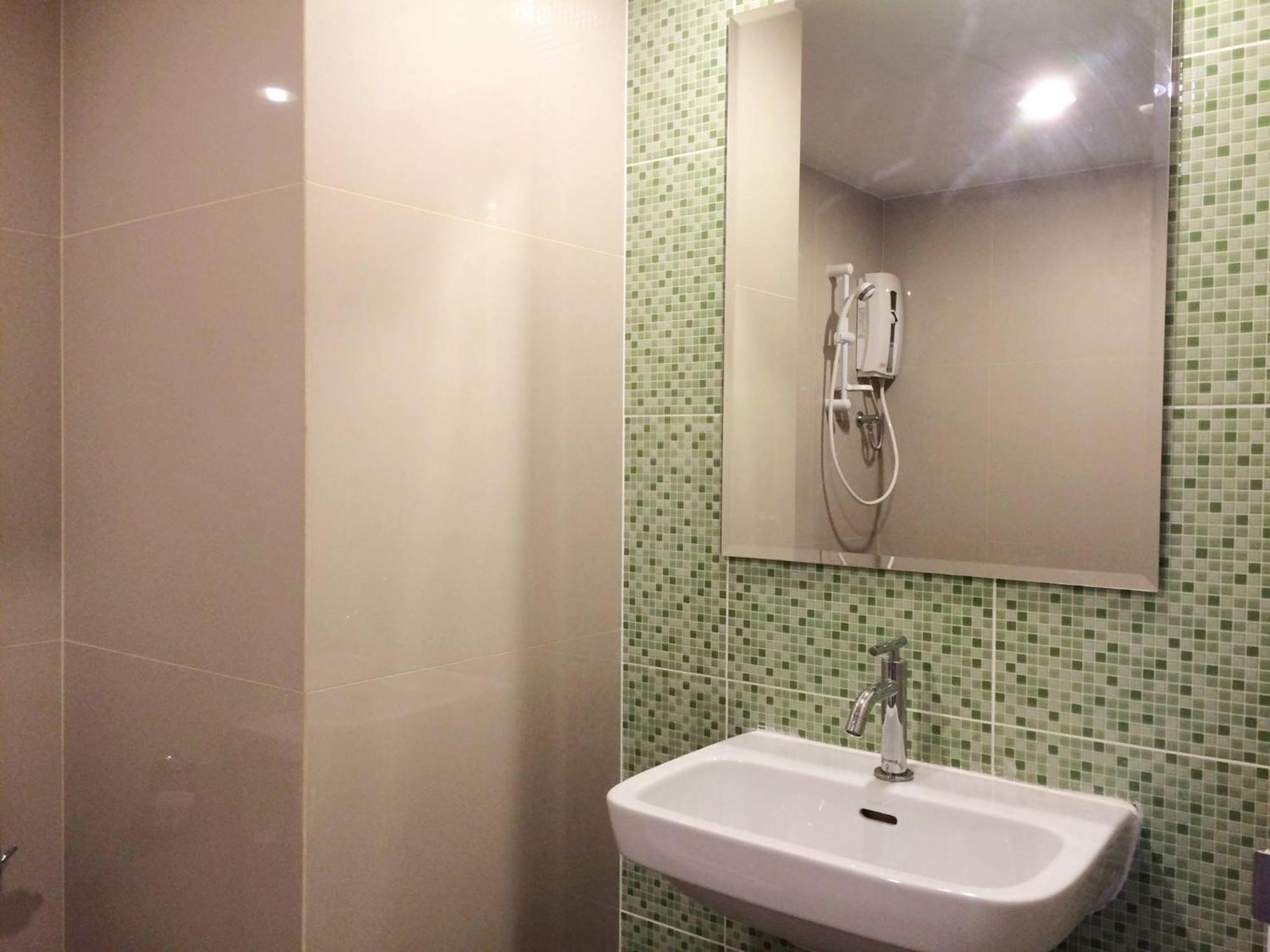 Sixty Star Love Place Hotel Bangkok Exterior photo