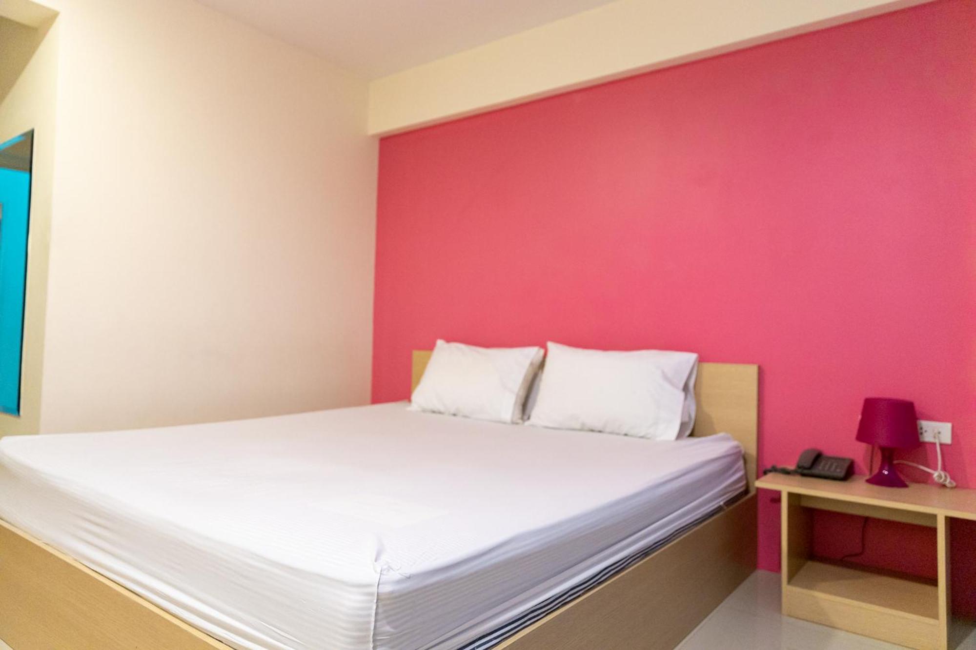 Sixty Star Love Place Hotel Bangkok Exterior photo